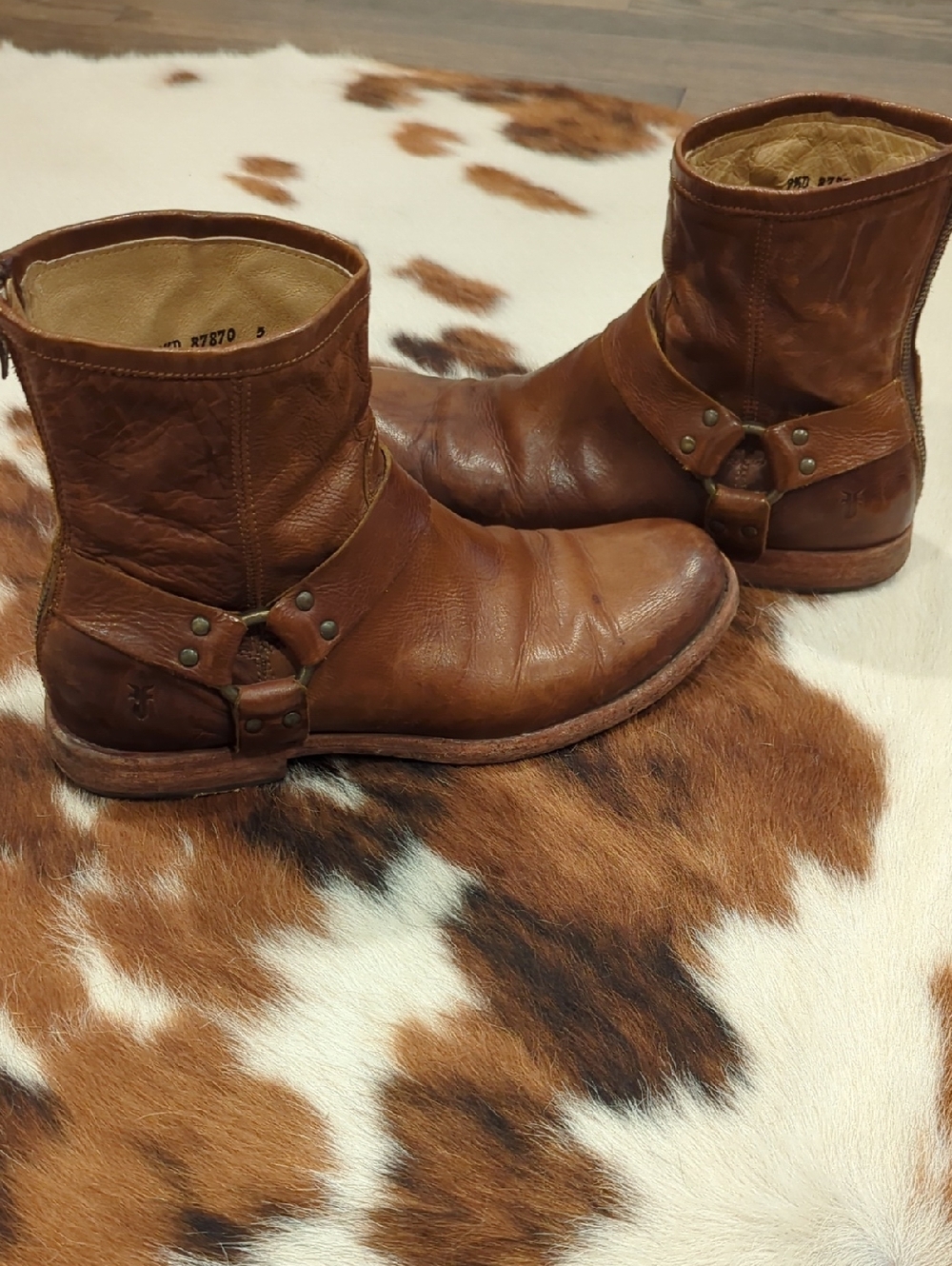 Frye Phillip Harness classic ankle boot featuring a Vintage Leather Construction - Picture 3 of 16